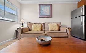 Comfy 1Br By The Beach With Pool & Parking